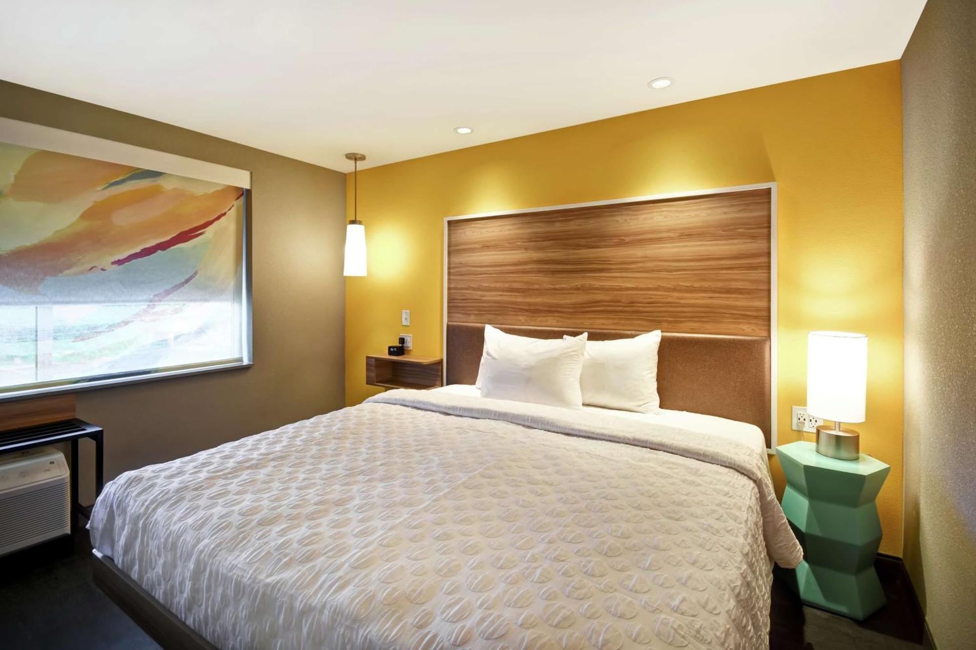 Tru By Hilton Airport Hotel 3*